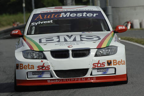 Jesper Sylvest får ny motor i bilen til weekenden.